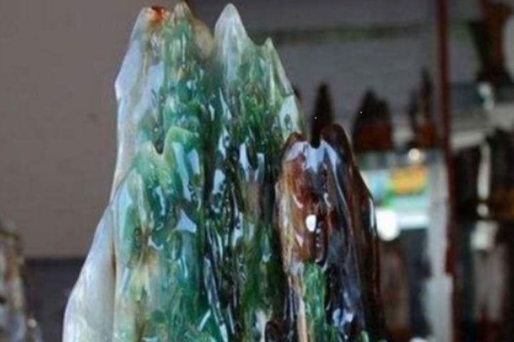 Nhặt khúc gỗ mục ven đường, ai ngờ đó là thứ quý như vàng 