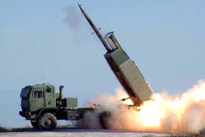 Clip: Uy lực hệ thống pháo phản lực M142 HIMARS của Mỹ