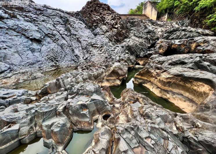 Vẻ đẹp hùng vĩ của bãi đá cổ triệu năm tuổi ở Gia Lai