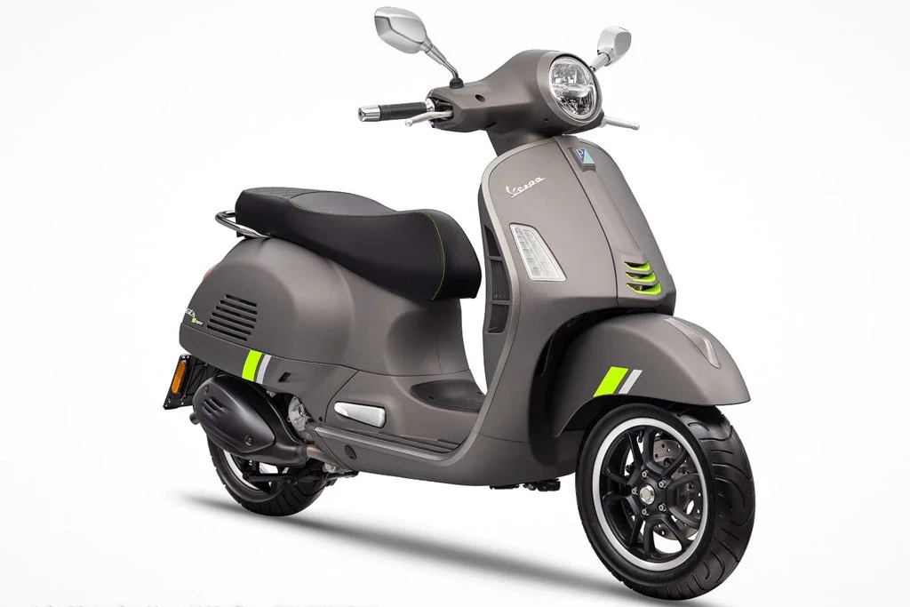 Vespa GTS Super Tech 300.