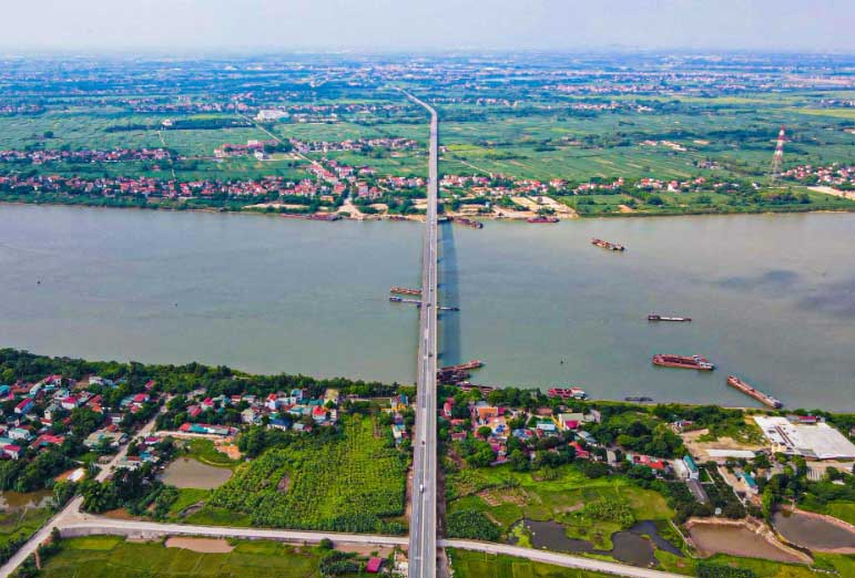Chiêm ngưỡng cây cầu vượt sông dài nhất Việt Nam từ trên cao