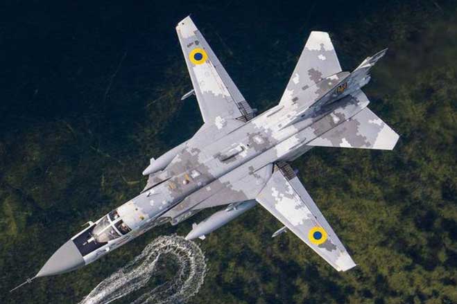 'Kiếm sĩ' Su-24 thời Liên Xô tăng uy lực khi được trang bị tên lửa hành trình phương Tây