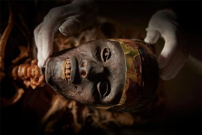 Gương mặt thật của vị vua Ai Cập lừng danh nhất lịch sử được tiết lộ lần đầu tiên sau 3.300 năm - Ảnh 1.