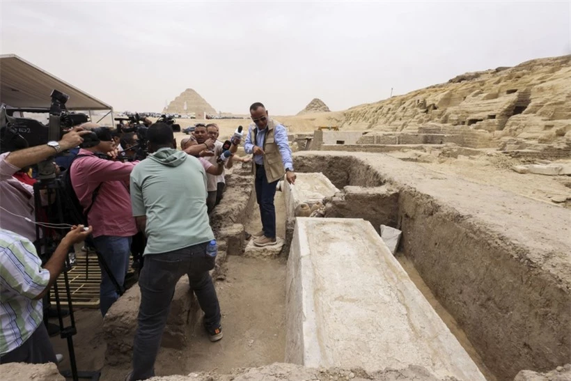 Loạt mộ cổ và xưởng ướp xác lớn được khai quật ở Ai Cập ảnh 1