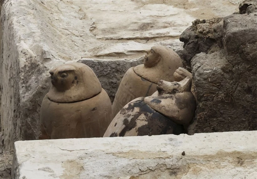 Loạt mộ cổ và xưởng ướp xác lớn được khai quật ở Ai Cập ảnh 2