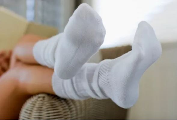 Đeo tất khi ngủ có lợi hay hại sức khỏe?