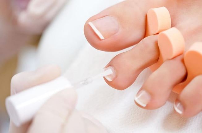 Mẹo tự làm móng tại nhà mà chẳng cần đi spa, đơn giản gọn lẹ trong vài phút