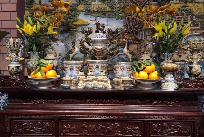 Buôn bán ế ẩm mãi không thoát nghèo, kiểm tra ngay xem bát hương có phạm điều này thay ngay còn kịp