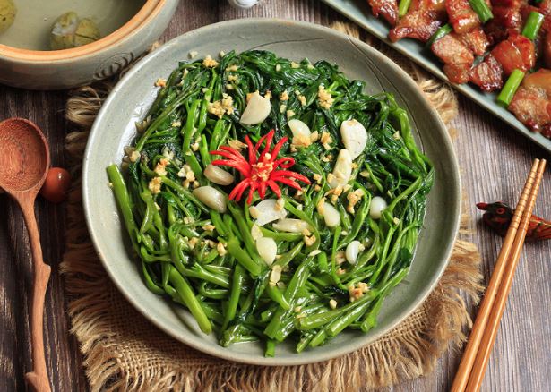 Xào rau muống nhớ cho thêm một thứ vào chảo, đảm bảo rau xanh mướt, giòn sần sật