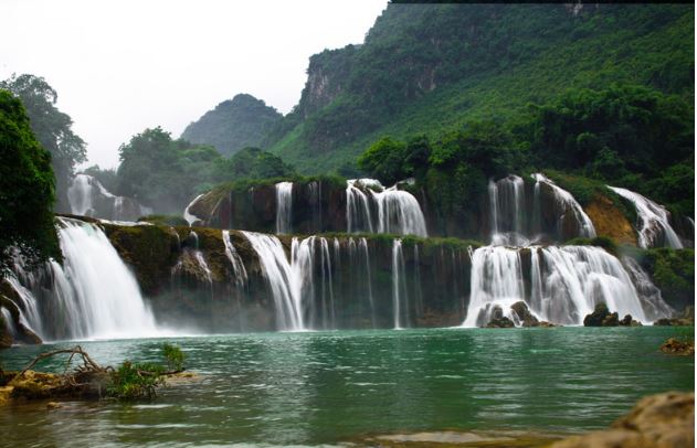 Ngắm vẻ thơ mộng của thác nước đẹp nhất nhì thế giới ngay tại Việt Nam