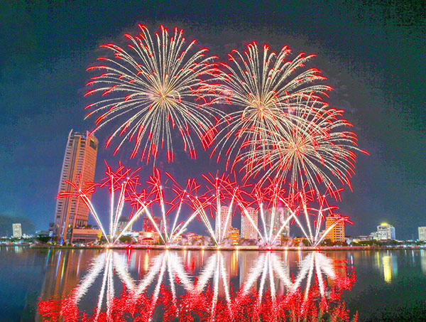 Mãn nhãn pháo hoa Canada – Pháp trên bầu trời Đà Nẵng