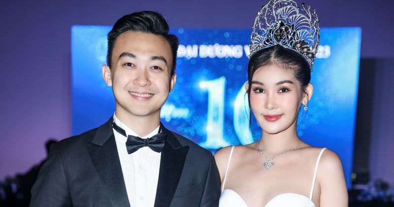 Lê Âu Ngân Anh và chồng MC "tình bể bình" trong sự kiện