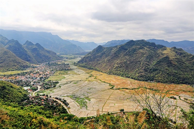 Đèo Thung Khe thuộc Quốc lộ 6, tỉnh Hòa Bình, nằm giữa Tân Lạc và Mai Châu. Ảnh: Trân Chính.