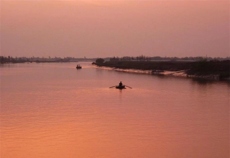 Sông Mã là một con sông của Việt Nam và Lào có chiều dài 512 km. Trong đó phần trên lãnh thổ Việt Nam dài 410 km và phần trên lãnh thổ Lào dài 102 km. Ảnh: Xucxich_buh.