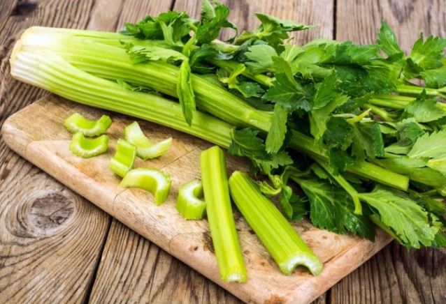 6 loại rau củ ăn sống tốt hơn nấu chín