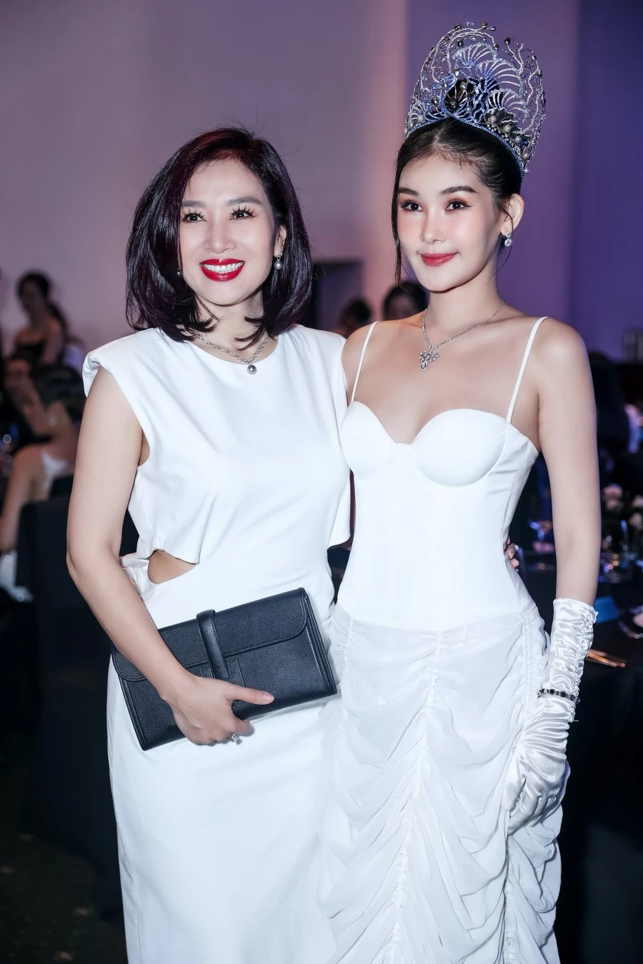 Á hậu Thu Hương và Hoa hậu Ngân Anh Á hậu Thu Hương và Hoa hậu Ngân Anh