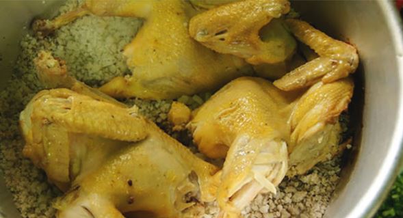 Luộc gà bỏ nước xưa rồi: Luộc theo cách này thịt gà đậm vị, giàu dinh dưỡng ăn ngon hơn nhiều