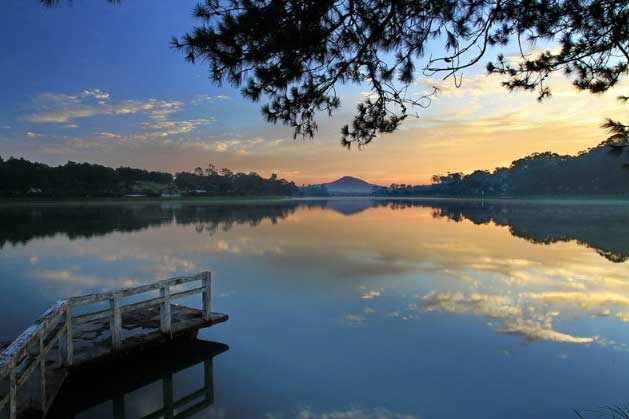 Ngắm vẻ thơ mộng của hồ nước đẹp bậc nhất vùng Tây Nguyên