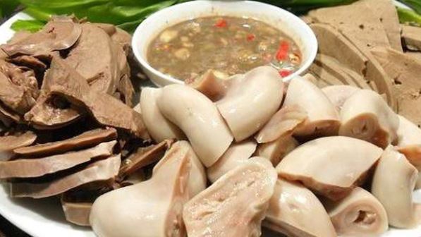 Luộc lòng đưng vội thả ngay vào nước lạnh: Làm thêm bước này lòng trắng tinh giòn sần sật không đắng