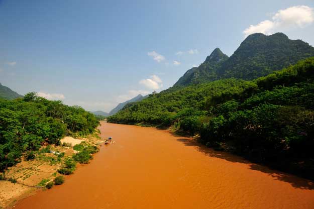 Nét hùng vĩ, hoang sơ của con sông đi vào thơ Quang Dũng
