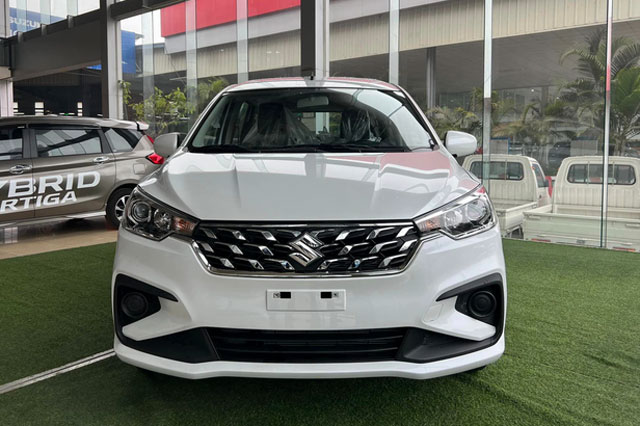 Suzuki Ertiga hybrid giảm giá đến 60 triệu: Bản cao cấp gần 550 triệu, ngang Xpander tiêu chuẩn