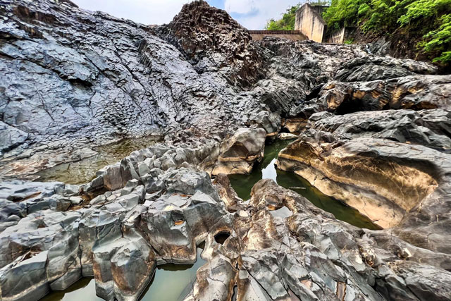 Vẻ đẹp hùng vĩ của bãi đá cổ triệu năm tuổi ở Gia Lai