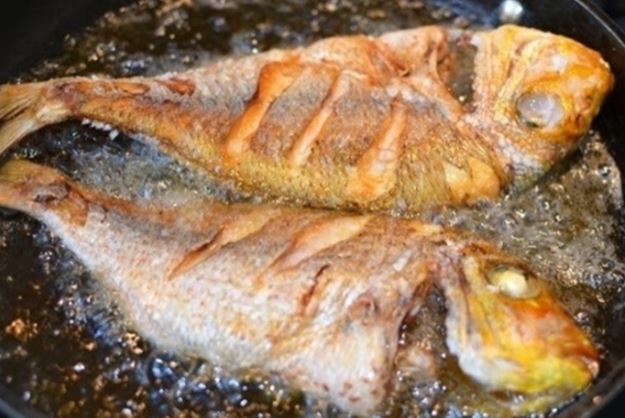 Bí quyết để chiên cá không ngấm dầu