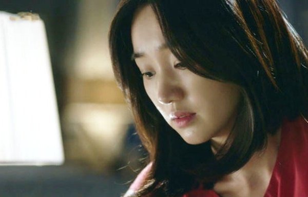 Chị dâu đến nhà chơi, khi về liền nhét vào tay tôi 200 triệu cùng 5 chỉ vàng khiến tôi bật khóc 