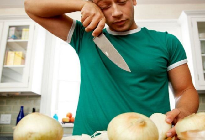 Mẹo thái hành tây không bị cay mắt