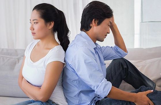 Trước ngày vợ chồng tôi ra tòa ly hôn, mẹ chồng đột ngột đưa ra vài món đồ khiến chồng tôi trợn tròn mắt vì không thể tin nổi