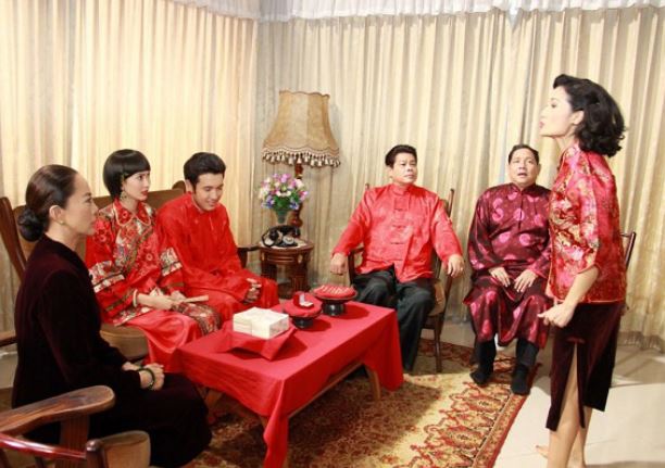 Mát lòng mát dạ với 6 cây vàng mẹ chồng trao trong ngày cưới, vậy mà khách vừa về, chồng em ôm vàng bỏ chạy khiến em không nói nên lời