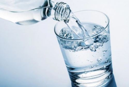 4 thói quen khi uống nước gây hại cho cơ thể
