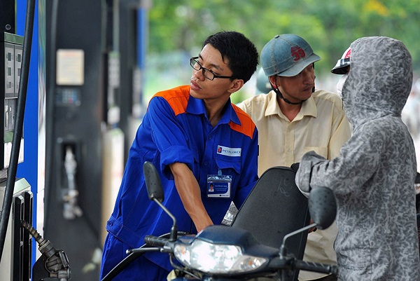 Giá xăng giữ nguyên, dầu mazut tăng 