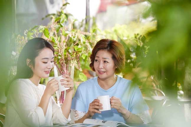 Khi cô giúp việc khoe ảnh con trai, tôi sửng sốt vì biết 1 chuyện bí mật 'động trời'