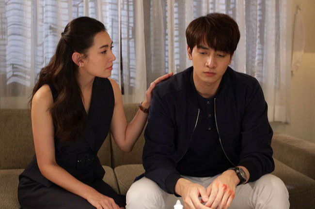 Anh cả yêu cầu kiểm tra hành lý vì nghi ngờ chị dâu cuỗm hết tiền vàng rời đi, để rồi thứ rơi ra làm mặt anh em tôi biến sắc