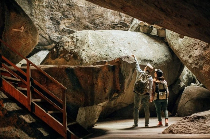 Bên trong mê cung hang Tức Dụp của cao nguyên đá miền Tây - Ảnh 5.