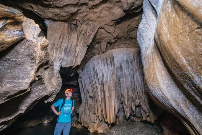 Khám phá hang Bó Mỳ - điểm đến ít biết ở Hà Giang - Ảnh 2.