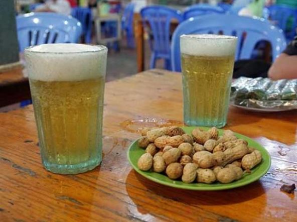 Uống bia chớ dại kết hợp với 4 loại thực phẩm này, kẻo rước thêm độc tố vào người gây bệnh