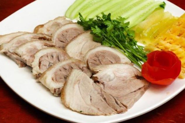 Luộc thịt nước sôi hay nước lạnh mới đúng: Chuyên gia tư vấn cách luộc thịt thơm ngon, hết sạch độc tố