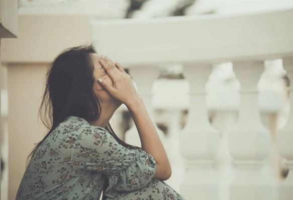 Ly hôn 5 năm, chồng cũ đột nhiên tới tận nhà ôm chầm lấy tôi rồi đòi sống chung nhưng tôi né tránh thì lập tức anh ta trở mặt đòi 2 tỷ từ giá trị căn nhà mà mẹ con tôi đang ở