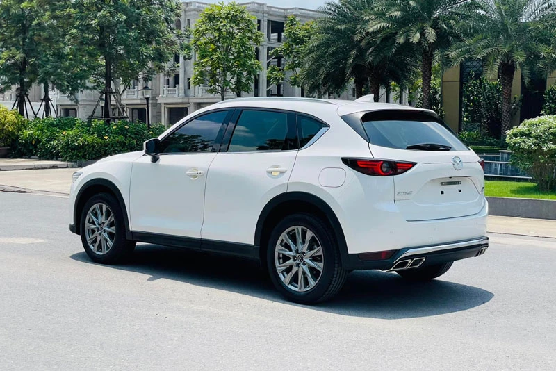 8. Mazda CX-5 (doanh số: 911 chiếc).