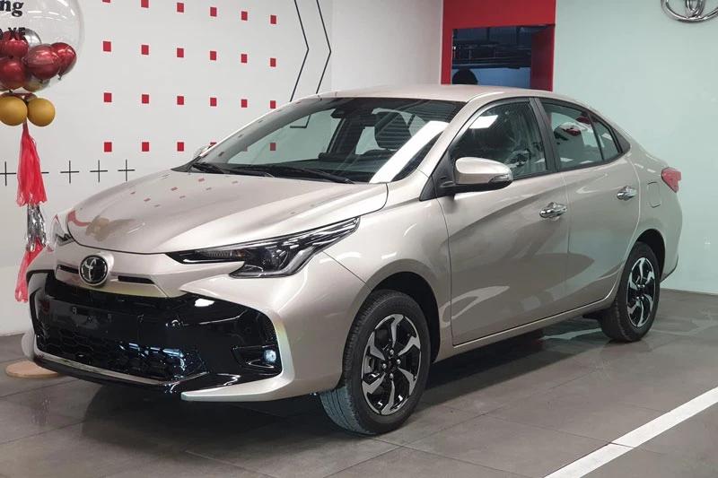 Toyota Vios 2023 đang được các đại lý ưu đãi 50% lệ phí trước bạ.