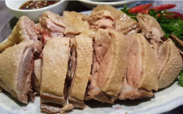 Luộc vịt chỉ thả mỗi nước là dại: Bỏ thêm thứ này vịt hết sạch mùi tanh, giàu dinh dưỡng gấp đôi