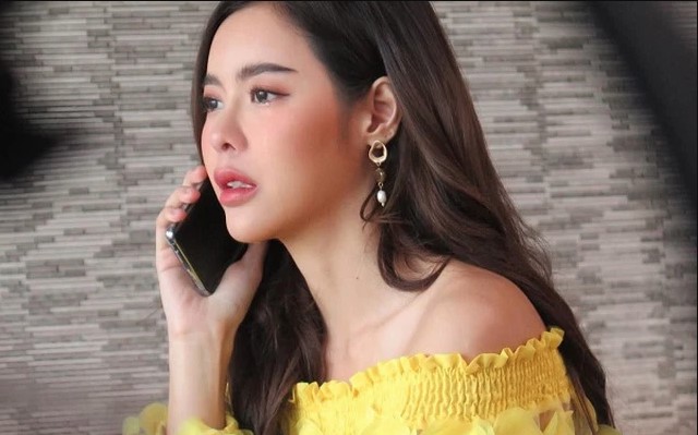 Chị dâu tới nhà chơi, khi về liền nhét vào tay tôi 200 triệu cùng 5 chỉ vàng khiến tôi bật khóc nức nở