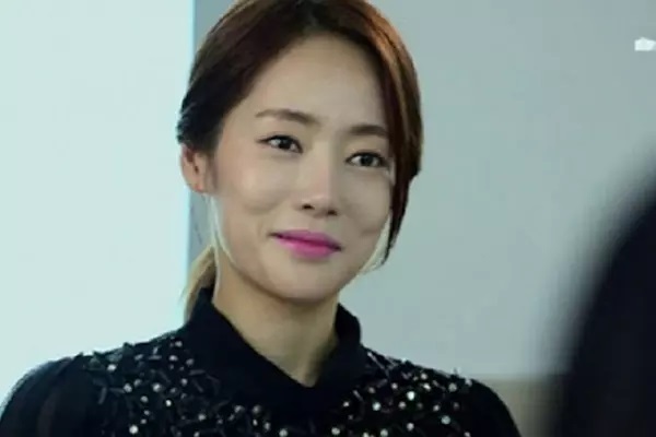 Tôi biếu chị dâu 500 triệu để chị lo cho cháu, nào ngờ toan tính của chị làm tôi bật khóc