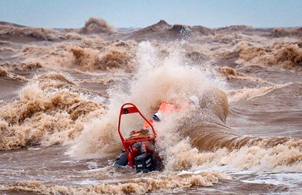 Tàu SAR 412 cứu thành công hàng trăm người gặp nạn trên biển