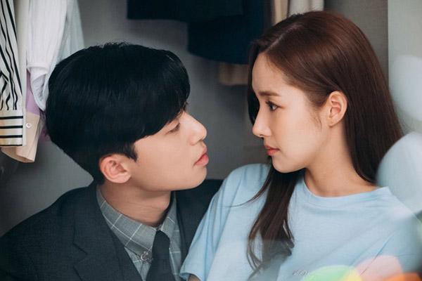 Sống ngay sát vách với nhà chị dâu, đến khi tôi đi cafe với bạn về thì bị cô ta nói một lời đầy cay nghiệt