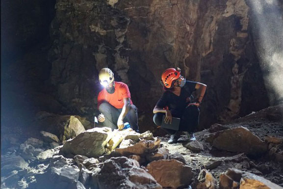 Khai quật mộ cổ, "sốc" khi hài cốt là người khác loài