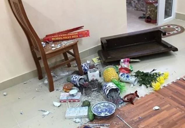 Bàn thờ xuất hiện 4 hiện tượng này là điềm báo hung vận đến gần, gia chủ hết sức thận trọng