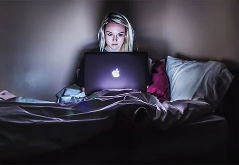 Thức đến mấy giờ là khuya? Bác sĩ nhắc nhở: Không phải 11 hay 12 giờ đêm, đừng nhầm!